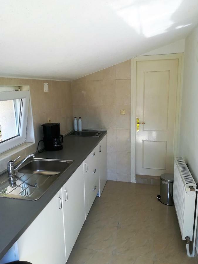 Olive Grove Apartment Водице Екстериор снимка
